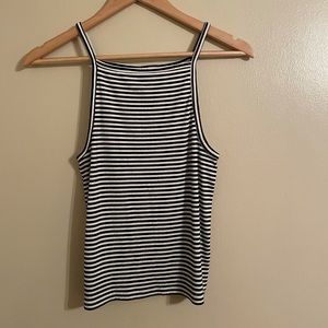 Stripped textured tank